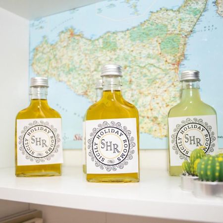 Shr-Sicily Holiday Rooms คาตาเนีย ภายนอก รูปภาพ