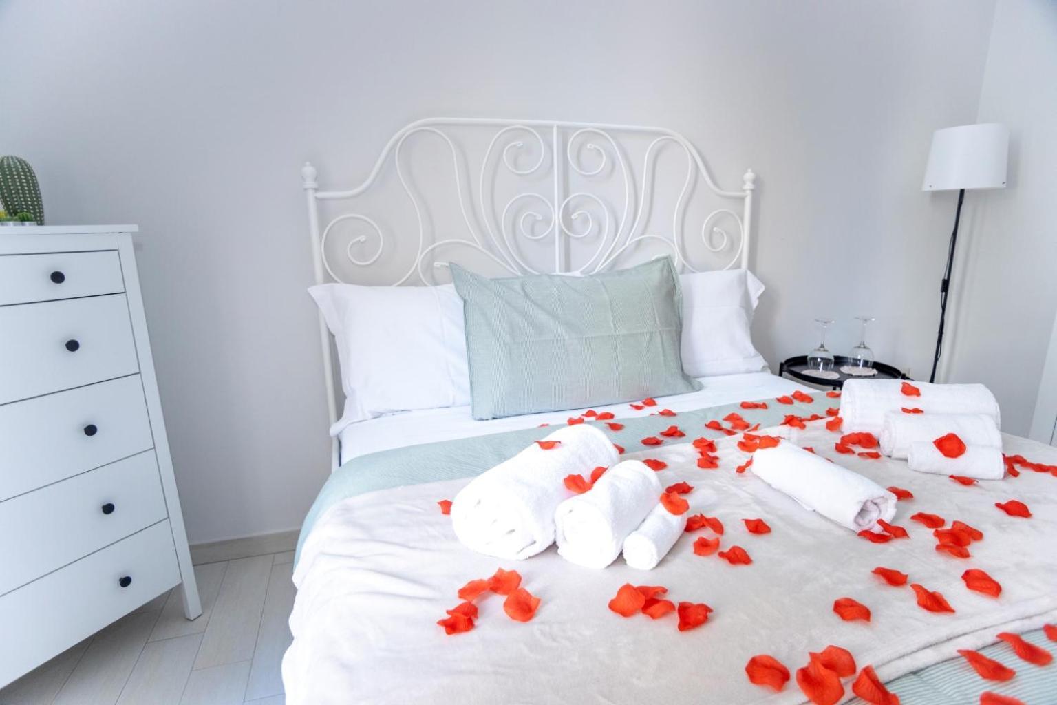 Shr-Sicily Holiday Rooms คาตาเนีย ภายนอก รูปภาพ