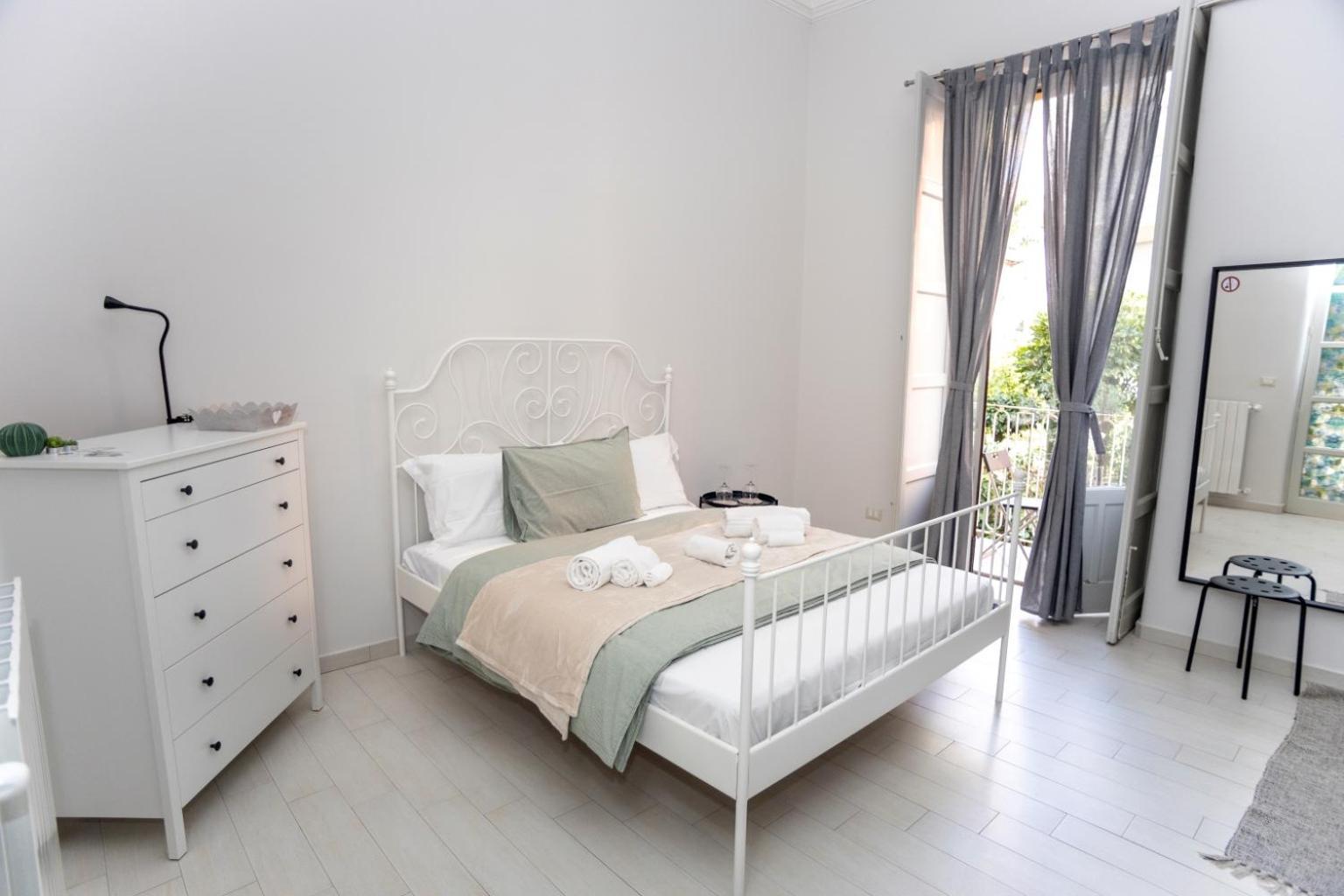Shr-Sicily Holiday Rooms คาตาเนีย ภายนอก รูปภาพ