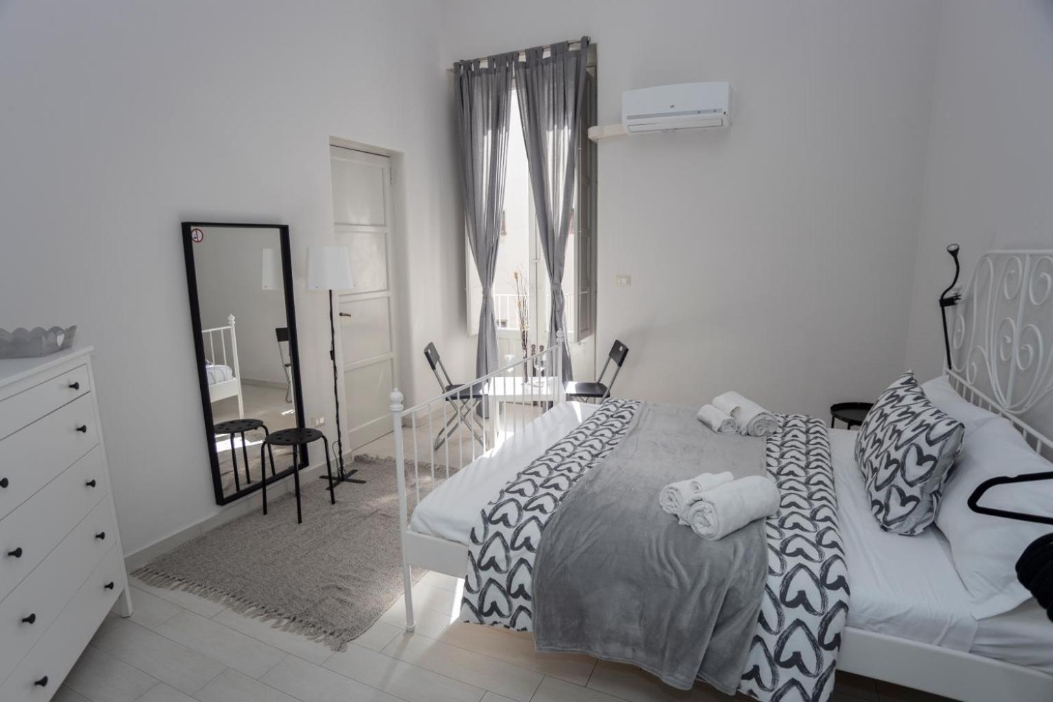 Shr-Sicily Holiday Rooms คาตาเนีย ภายนอก รูปภาพ