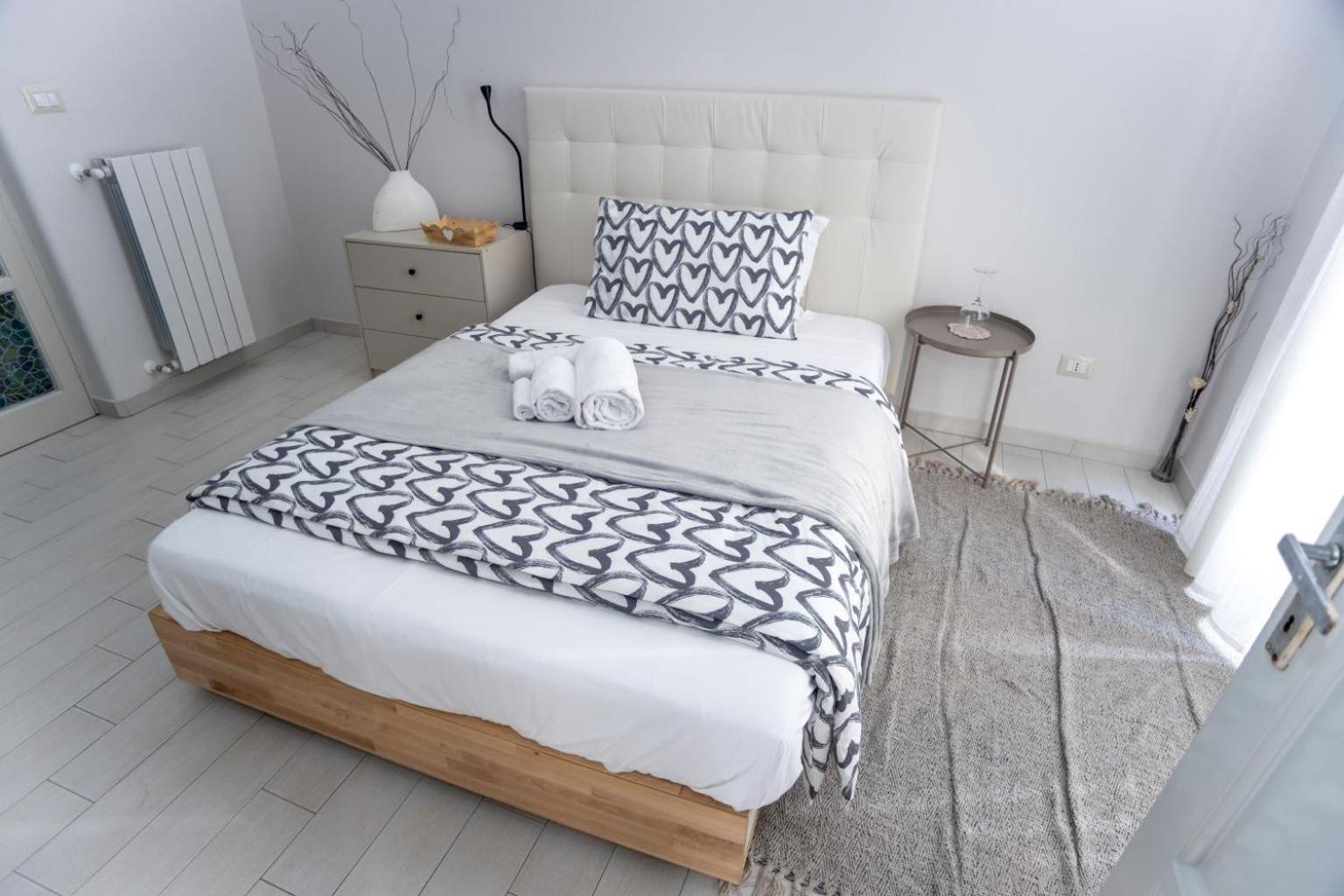 Shr-Sicily Holiday Rooms คาตาเนีย ภายนอก รูปภาพ
