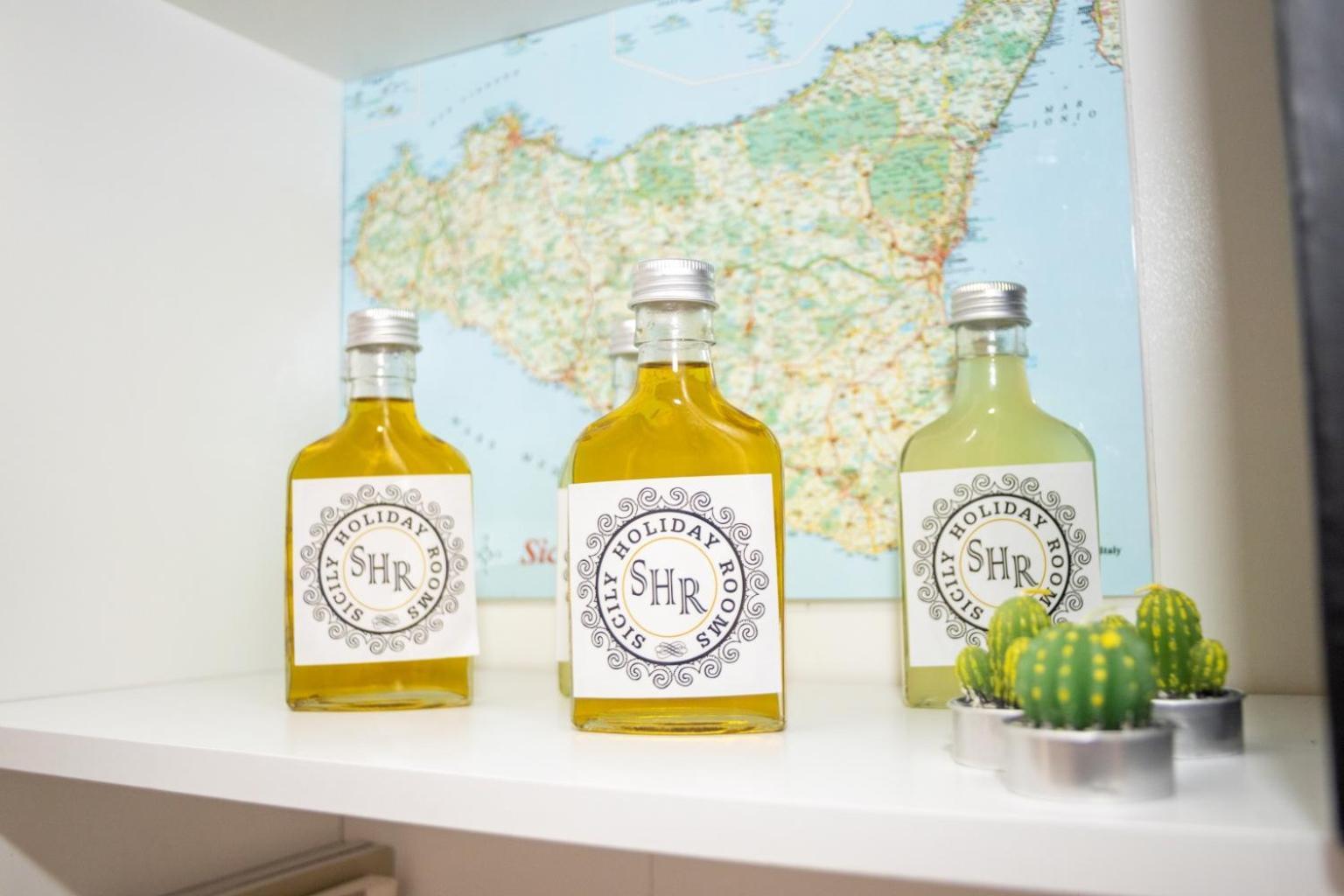 Shr-Sicily Holiday Rooms คาตาเนีย ภายนอก รูปภาพ
